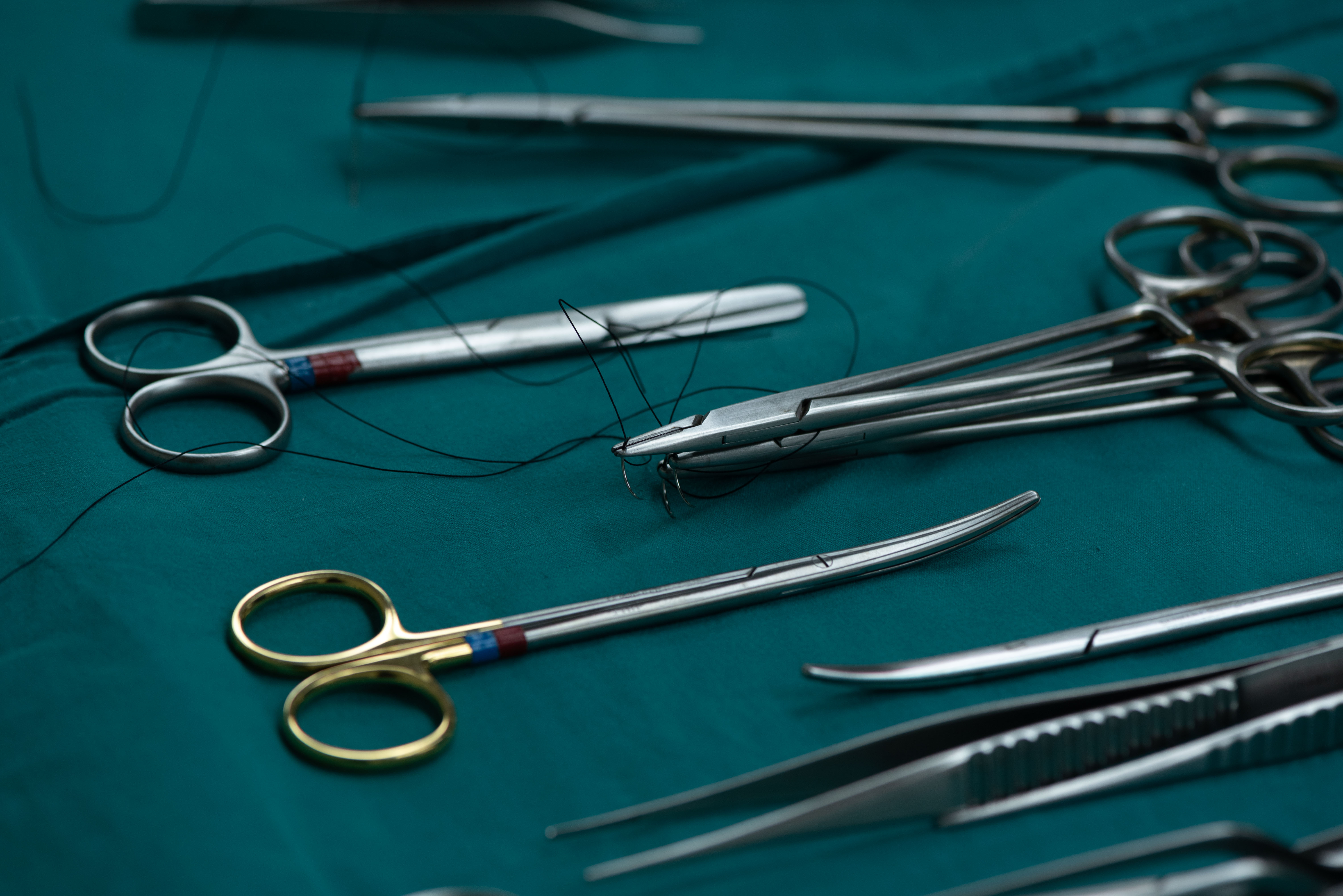 Needle holder scissors