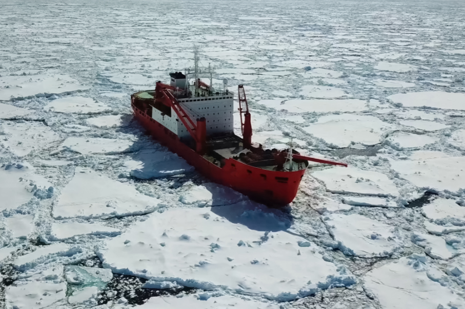 ship breaking ice